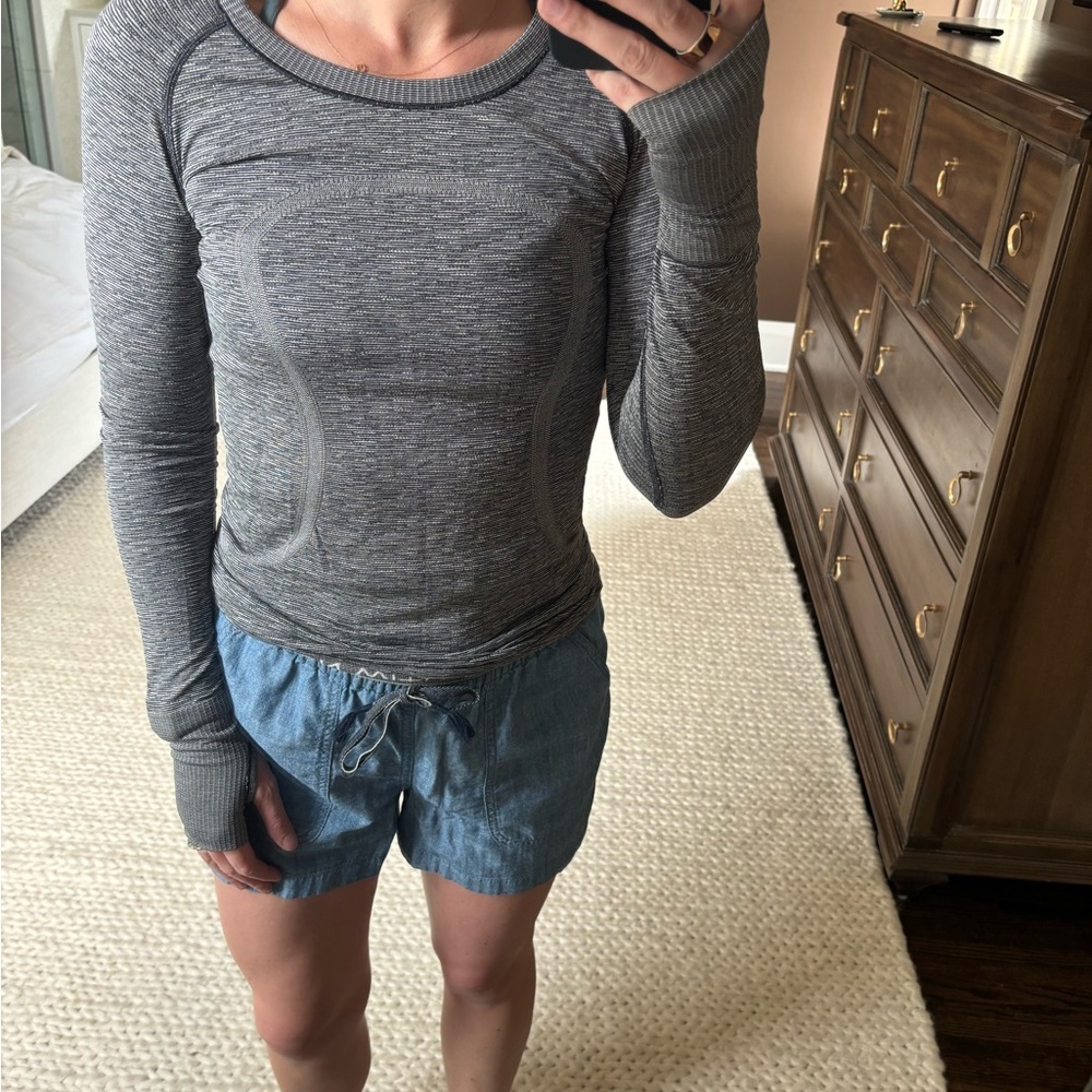 Lululemon Athletica run swiftly Fitted Long Sleeve Sweatshirt